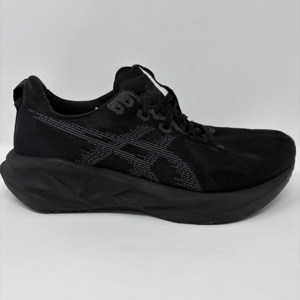 ASICS Novablast 5 Mens Size 10 Black Athletic Running Shoes Sneakers (1011B974)